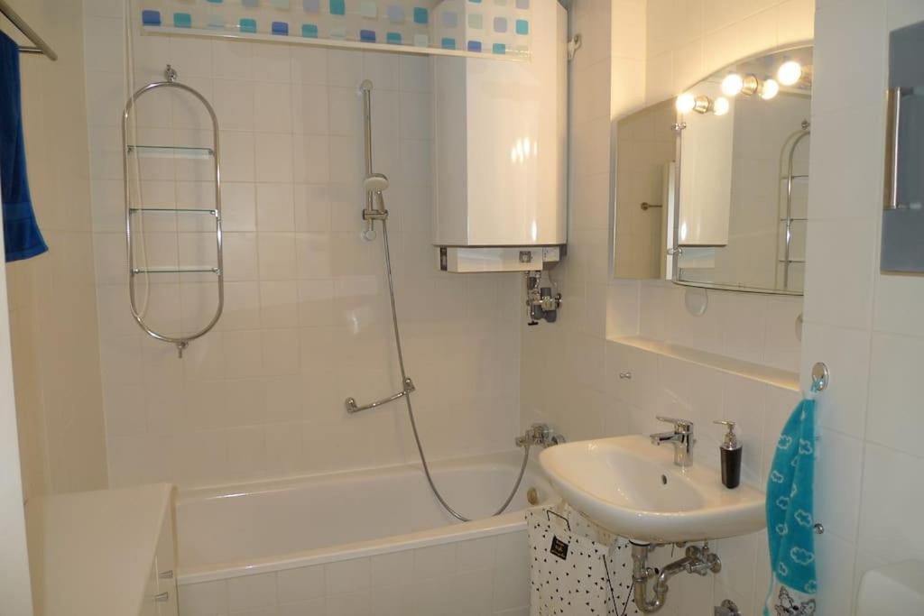 Aquamarin - Charmantes Appartement Mit Balkon รอสต็อค ภายนอก รูปภาพ