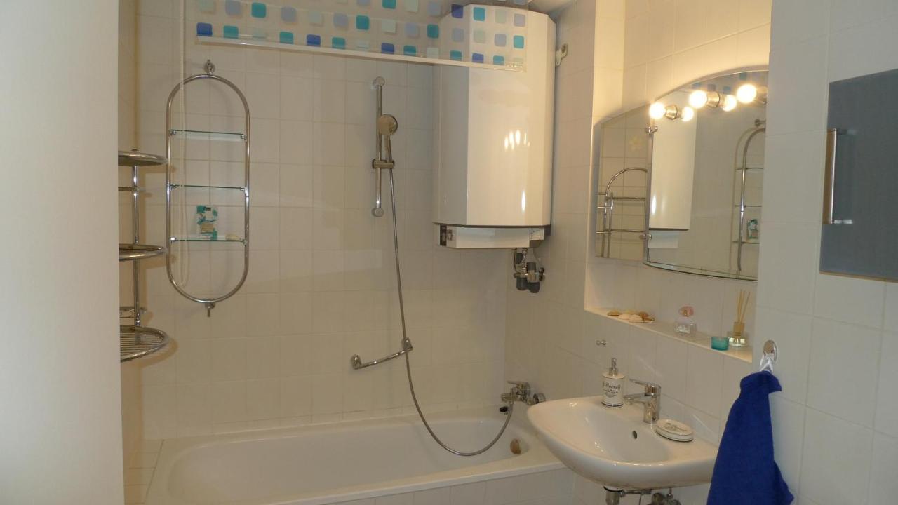 Aquamarin - Charmantes Appartement Mit Balkon รอสต็อค ภายนอก รูปภาพ