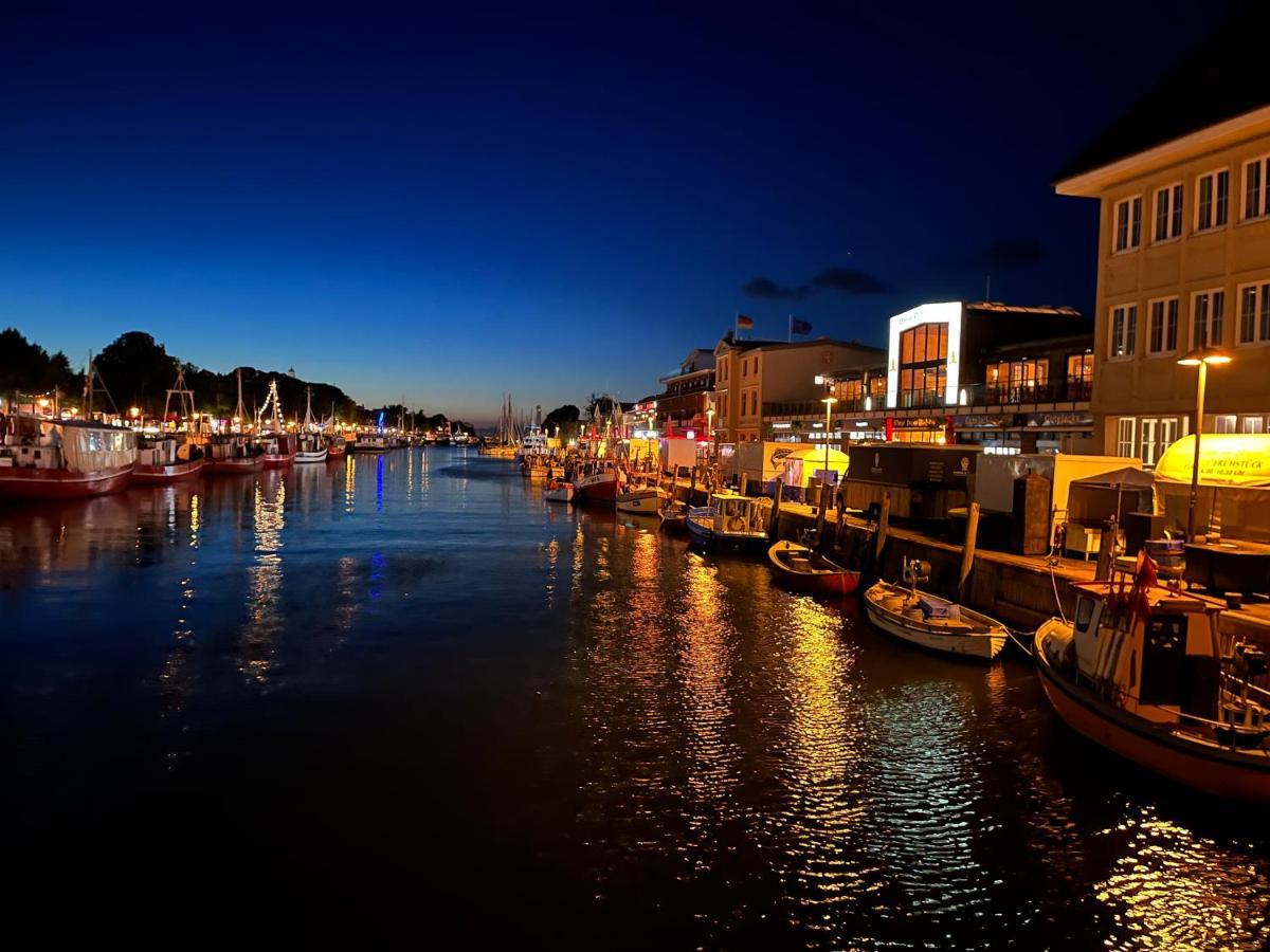 Aquamarin - Charmantes Appartement Mit Balkon รอสต็อค ภายนอก รูปภาพ
